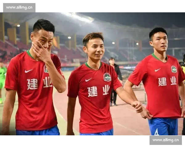 上海申鑫与上海绿地鏖战全程回顾：比赛亮点与球员表现深度解析